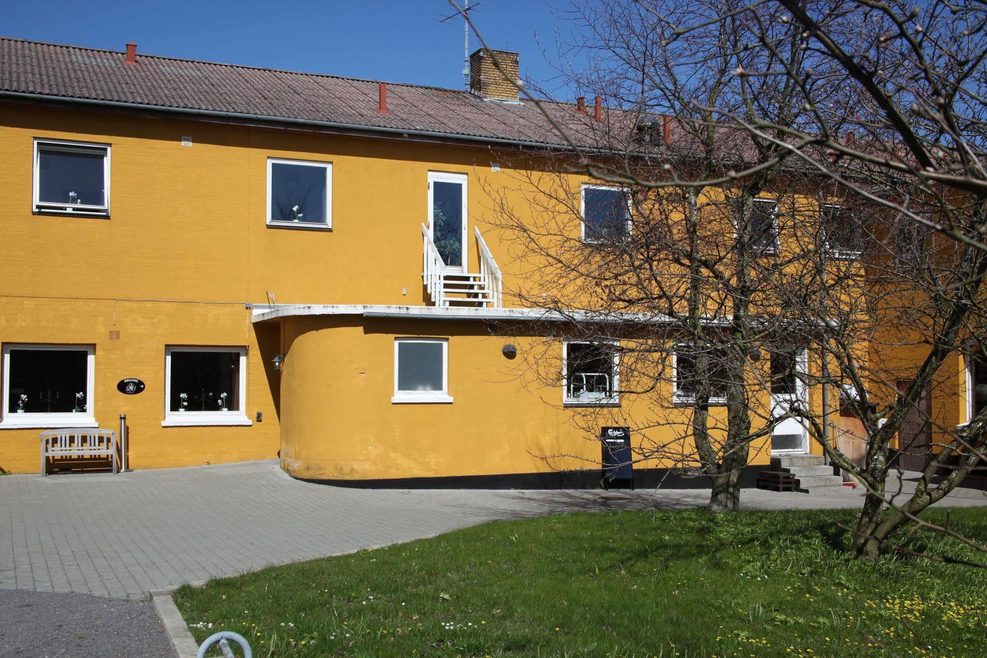 Kanns Hotel Åkirkeby Exterior photo