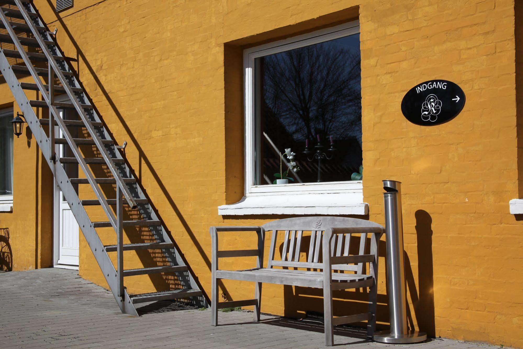Kanns Hotel Åkirkeby Exterior photo